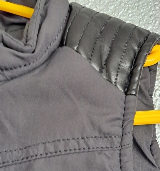 Genuine Kids Fro OshKosh Puffy Vest Size 3T - Picture 3 of 5
